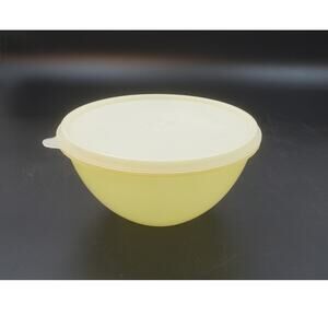 VTG TUPPERWARE Wonderlier Pastel Yellow Bowl #235 with Sheer Lid #228